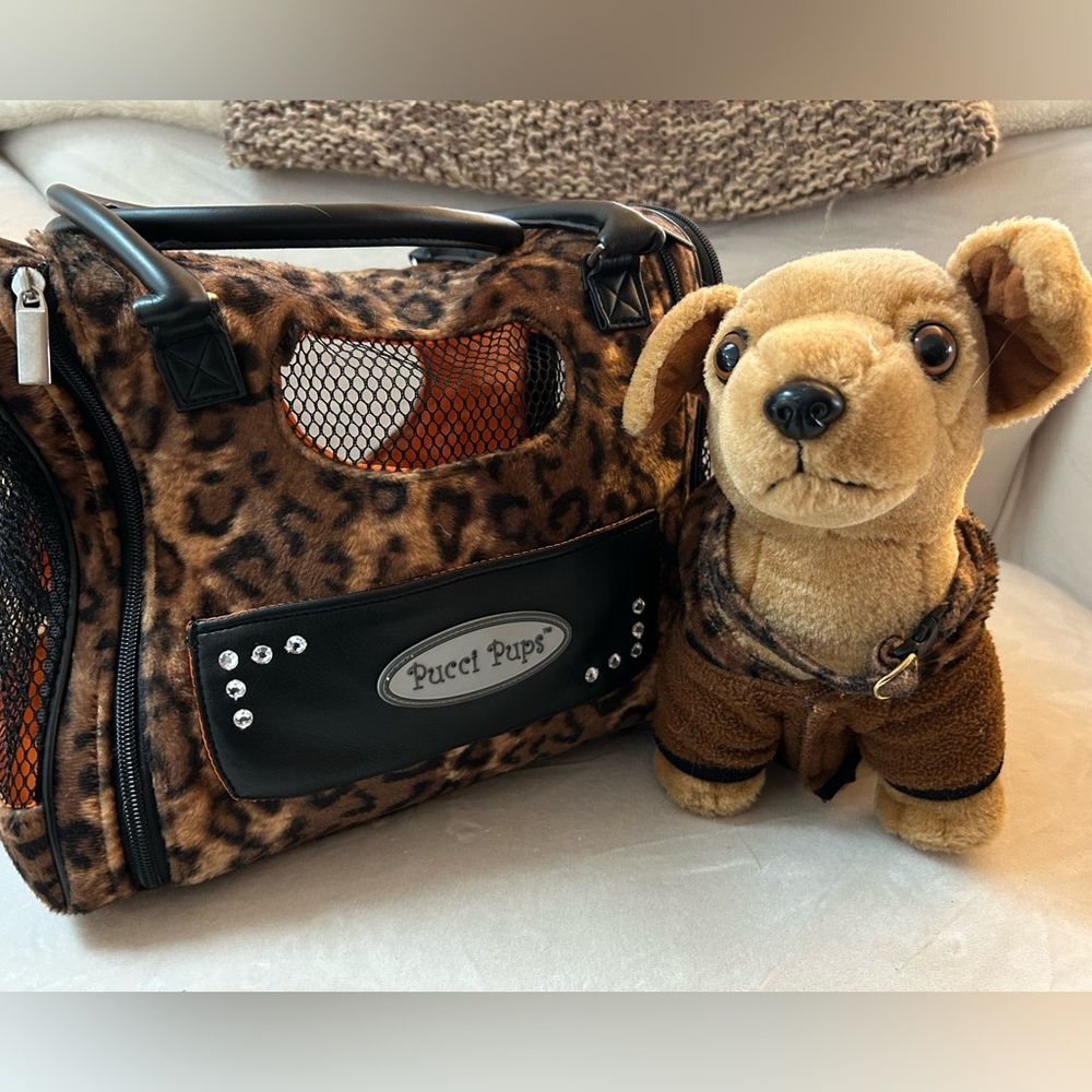 Pucci Pup Dog, Carrying Case & Accessories